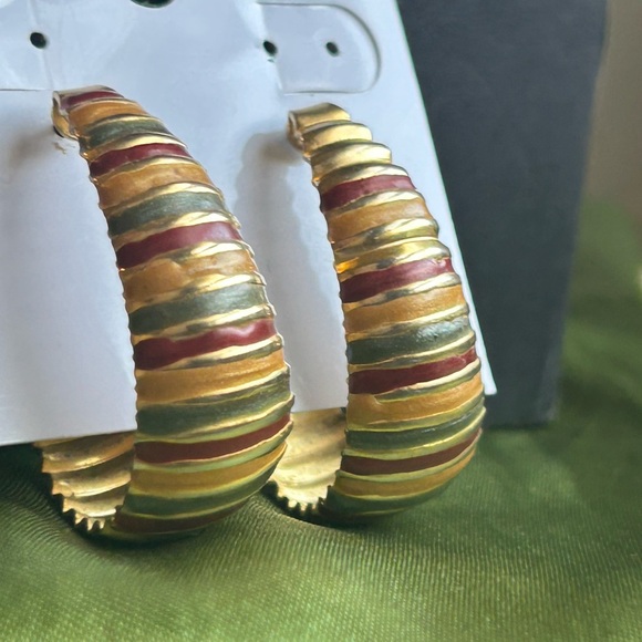 Vintage Gold Tone Hoop Earrings - Picture 5 of 11